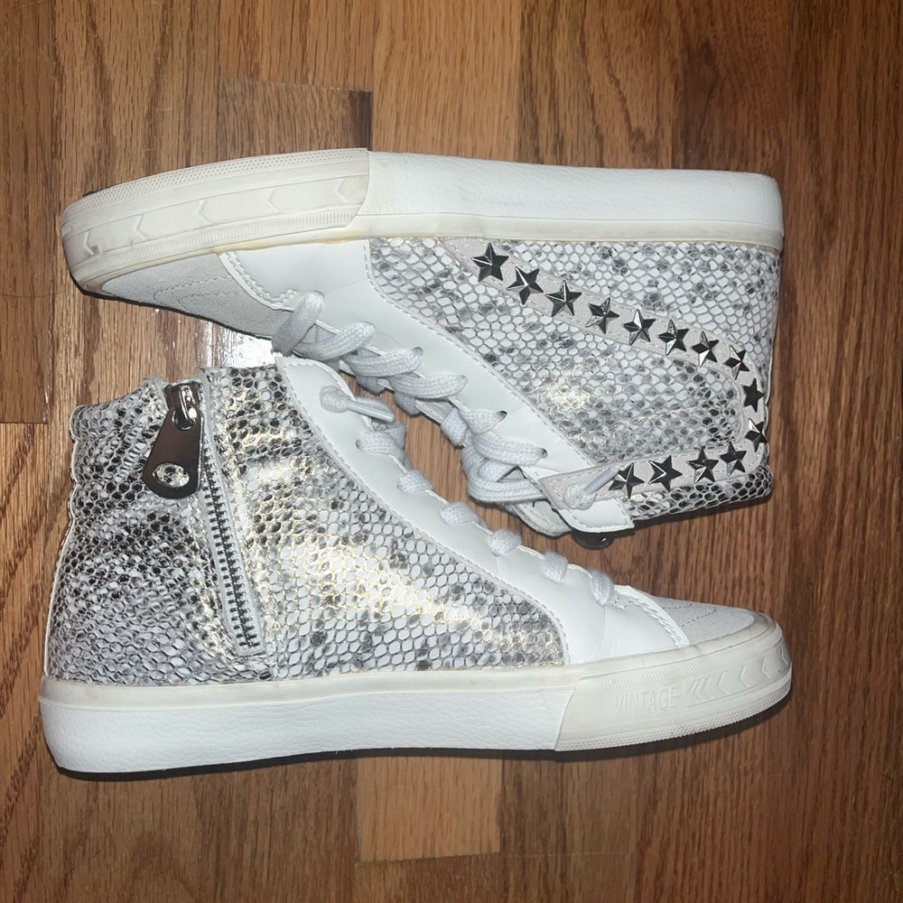 Vintage Havana sneakers, size 6